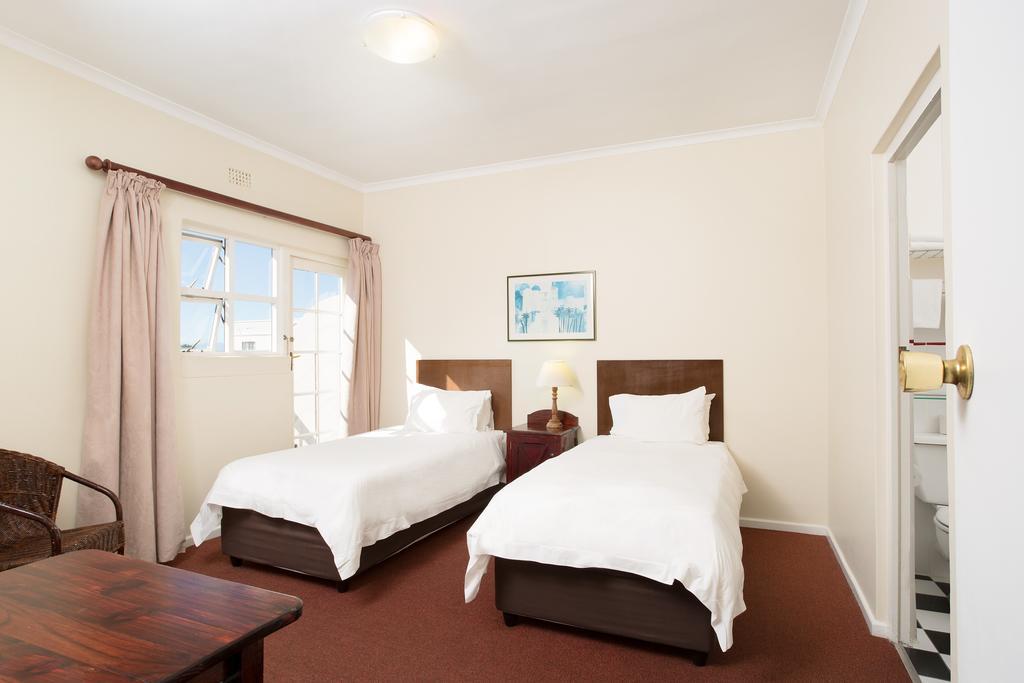 Cape Apartment *